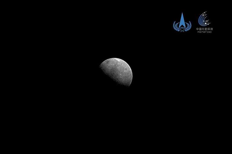 Tianwen-2 probe captured the image of the moon when it was about 590,000 km away, May 30th, 2025. Credit: CNSA Tianwen-2 Looks Back at the Earth