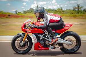 Neo-retro TVS Apache RR 310 café racer by Smoked Garage